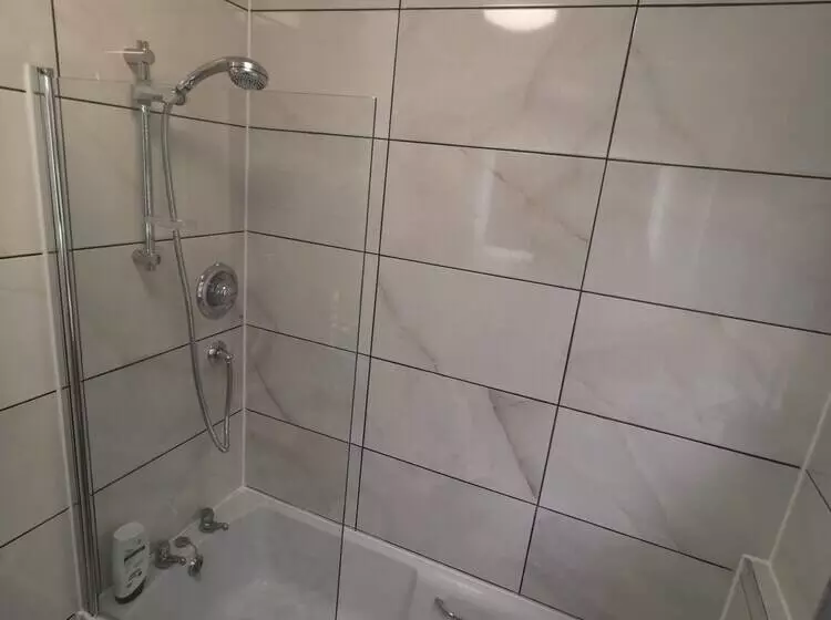 Charming 4 Bed Cottage In Hayling Island   Hot Tub