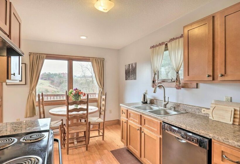 Charming Alexander Cabin W/ Private Hot Tub!