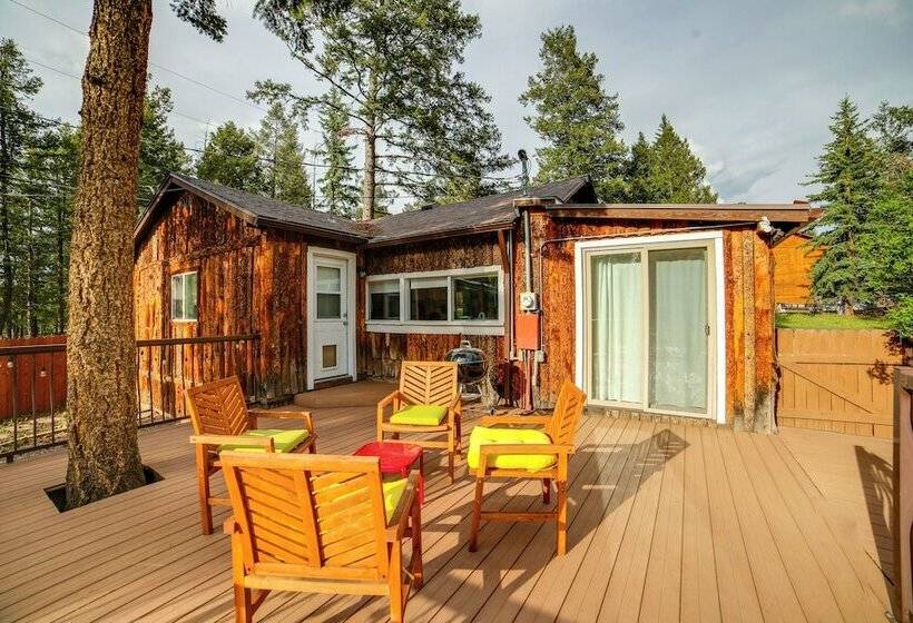 Charming Cabin W/ Hot Tub, Walk To Main St!