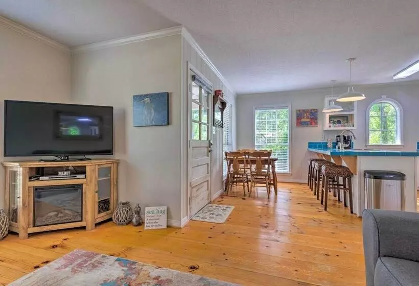 Charming Dauphin Island Home ~ 1 Mi To Beach!