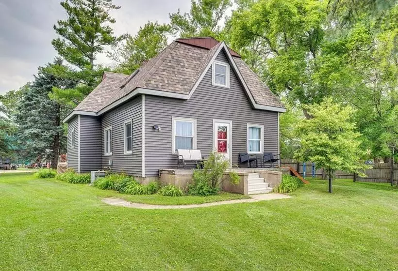Charming Eagle Grove Farmhouse W/ Patio!