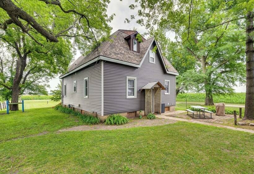 Charming Eagle Grove Farmhouse W/ Patio!