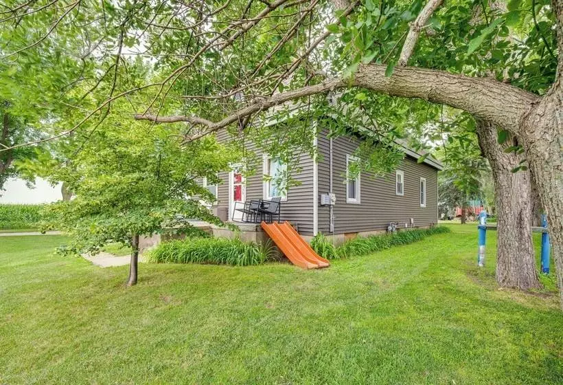 Charming Eagle Grove Farmhouse W/ Patio!