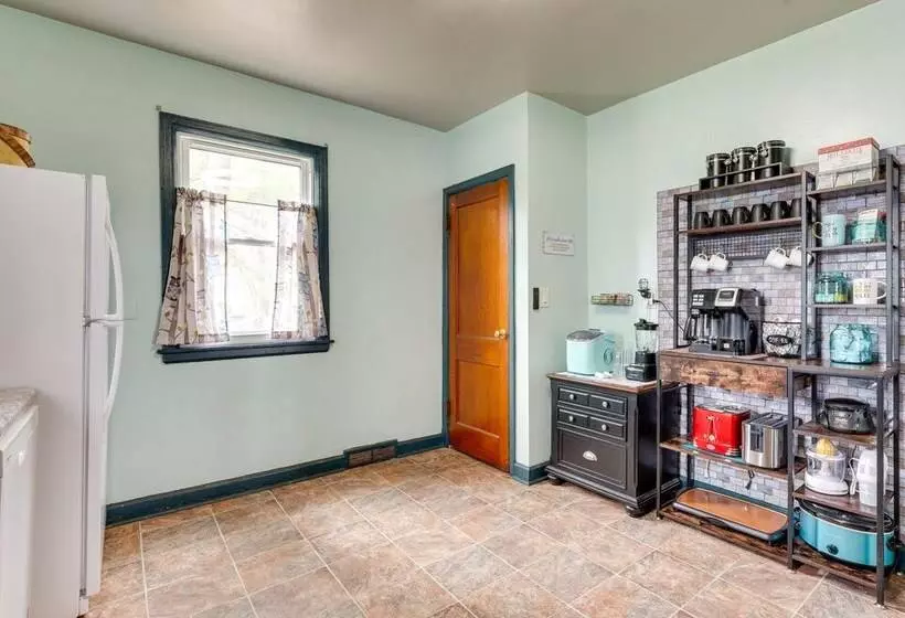 Charming Eagle Grove Farmhouse W/ Patio!