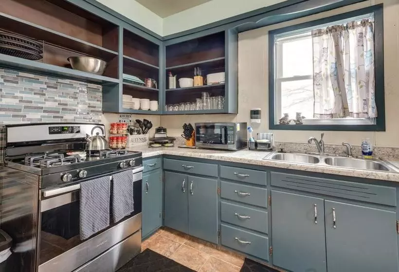 Charming Eagle Grove Farmhouse W/ Patio!