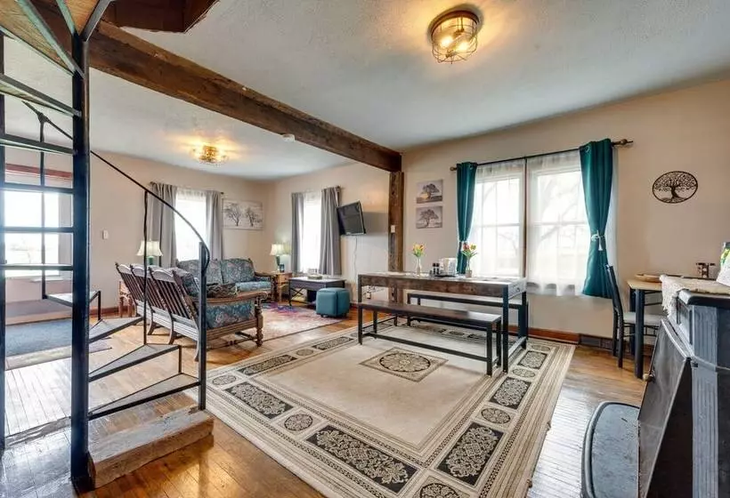 Charming Eagle Grove Farmhouse W/ Patio!