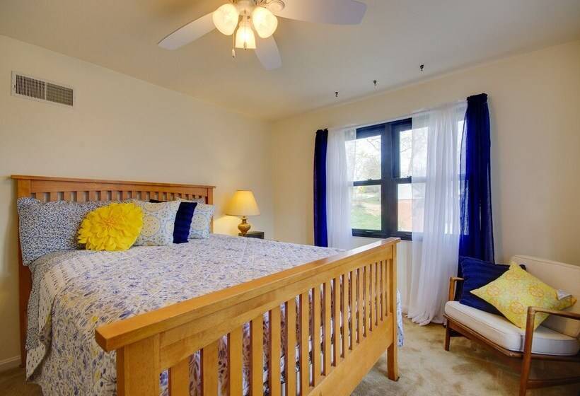 Charming Jefferson City Home: 2 Mi To Downtown!