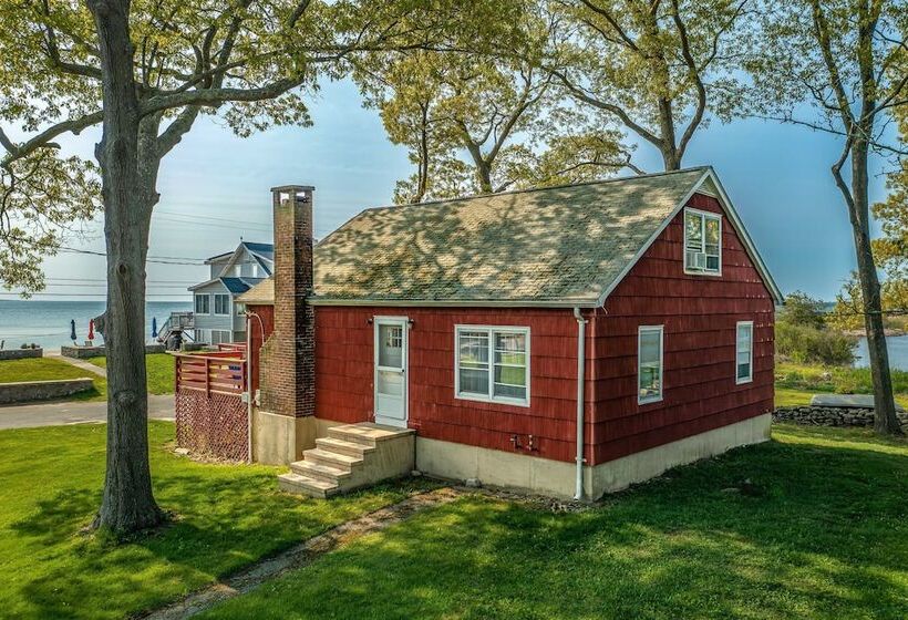 Charming Niantic Vacation Rental: Walk To Beach!