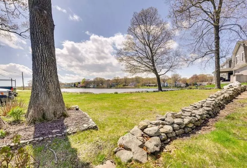 Charming Niantic Vacation Rental: Walk To Beach!