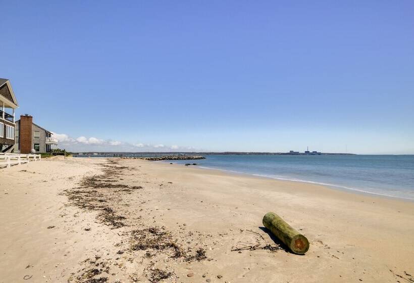 Charming Niantic Vacation Rental: Walk To Beach!