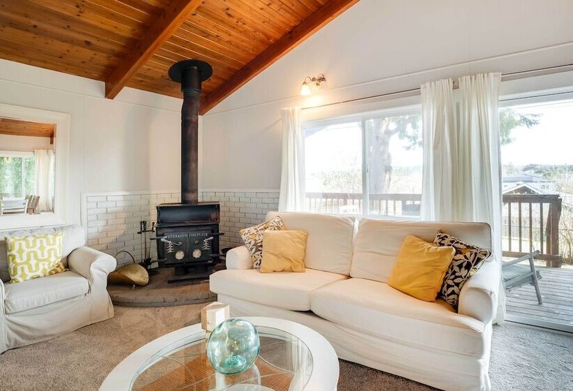 Charming Warrenton Cottage W/ Deck < 1 Mi To Beach