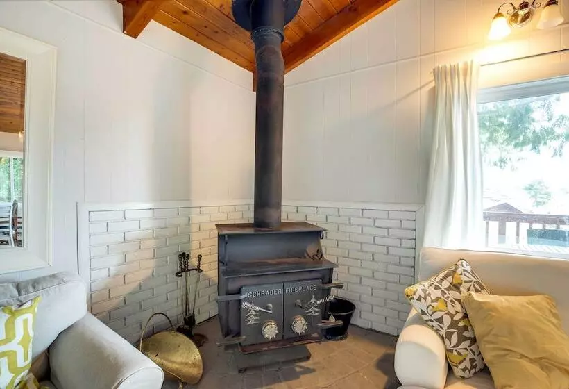 Charming Warrenton Cottage W/ Deck < 1 Mi To Beach