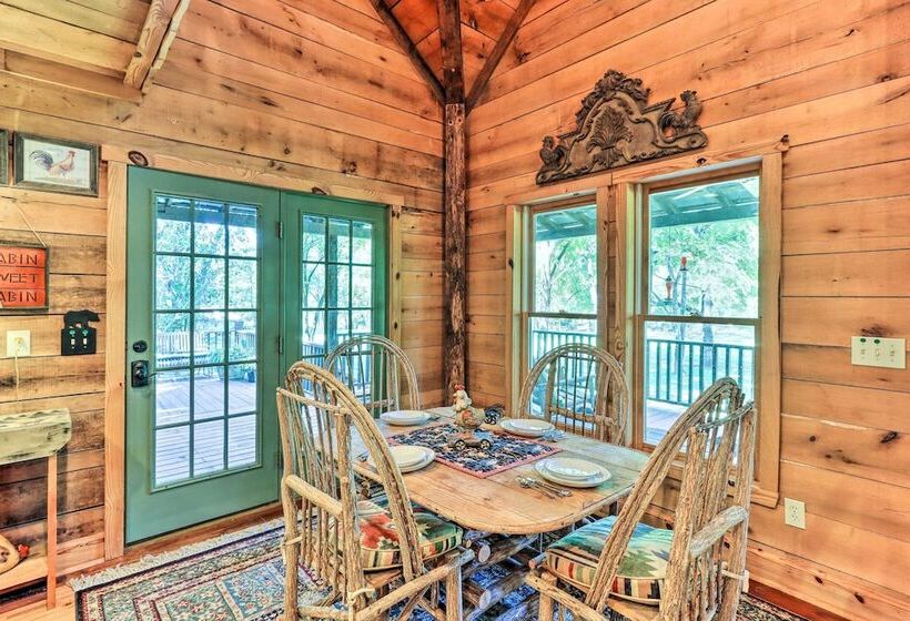 Cozy Brasstown Cabin: Deck, Grill + Kayaks!