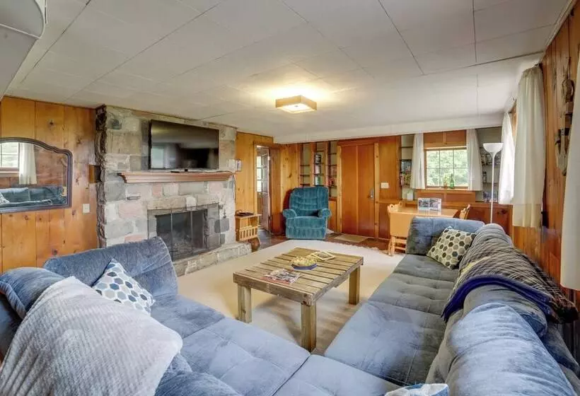 Cozy Hillsdale Home ~ 1 Mi To Baw Beese Lake!