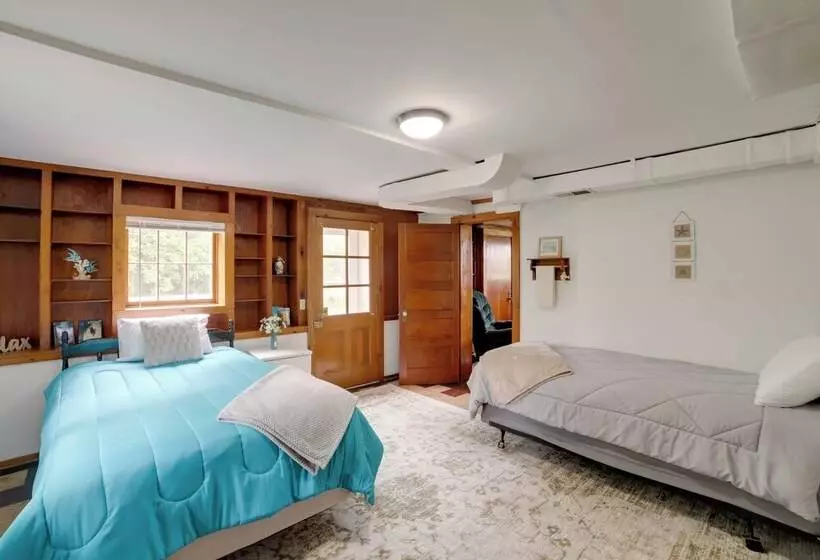 Cozy Hillsdale Home ~ 1 Mi To Baw Beese Lake!