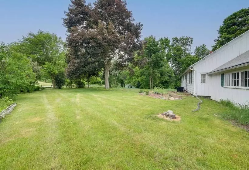 Cozy Hillsdale Home ~ 1 Mi To Baw Beese Lake!