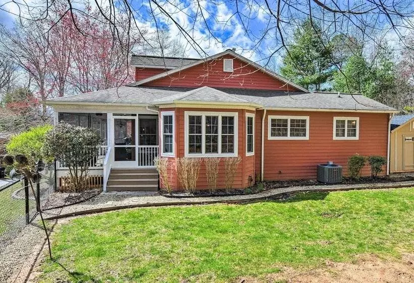 Cozy Home W/ Fire Pit, Near Great Smoky Mountains!