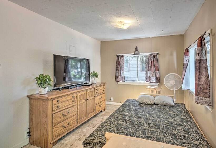 Cozy Home W/ Patio In The Heart Of Cañon City!