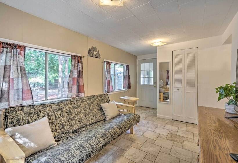 Cozy Home W/ Patio In The Heart Of Cañon City!