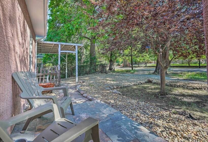 Cozy Home W/ Patio In The Heart Of Cañon City!