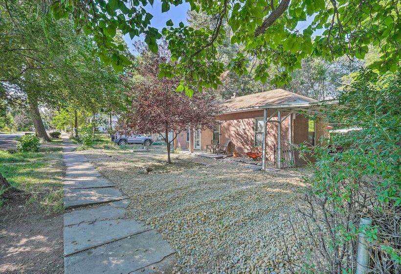 Cozy Home W/ Patio In The Heart Of Cañon City!