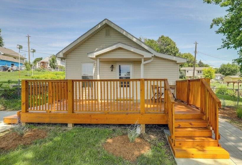 Cozy Omaha Vacation Rental: 6 Miles To Downtown!
