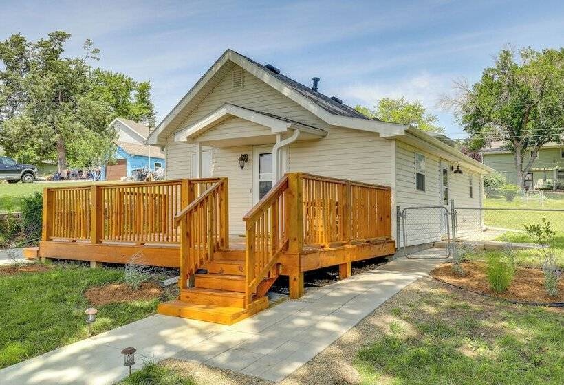 Cozy Omaha Vacation Rental: 6 Miles To Downtown!