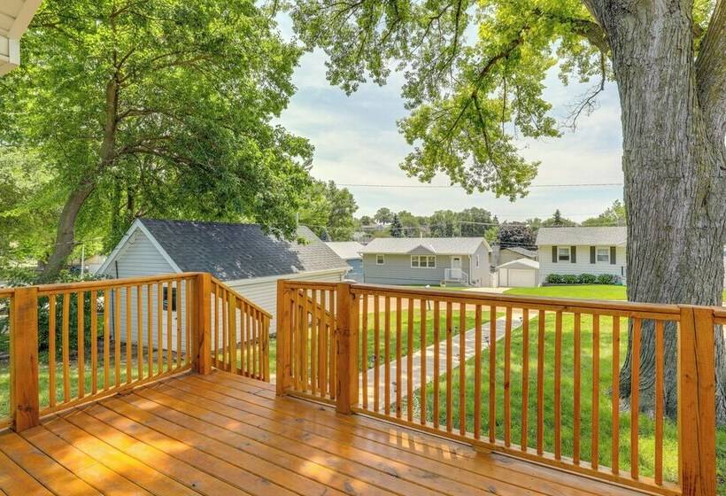 Cozy Omaha Vacation Rental: 6 Miles To Downtown!