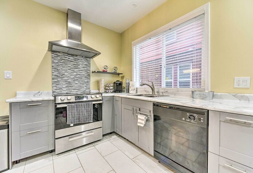 Elegant Detroit Home W/ Yard ~ 5 Mi To Dtwn!