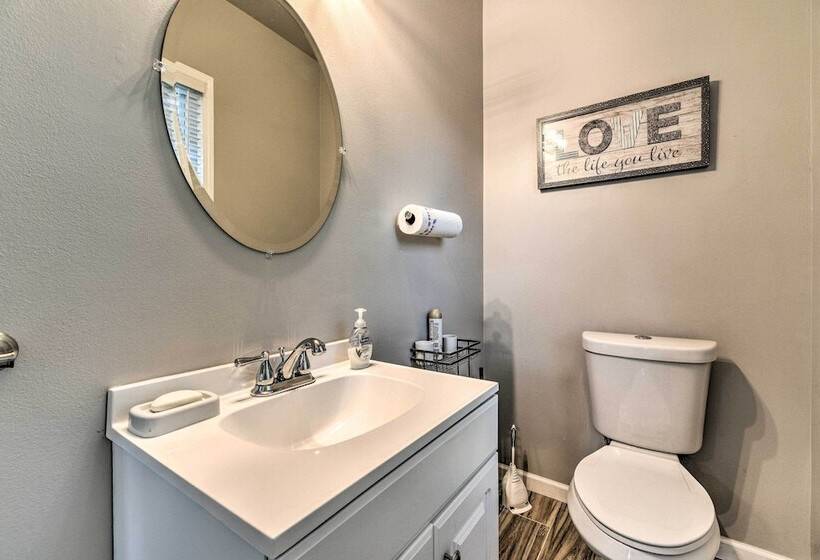 Elegant Detroit Home W/ Yard ~ 5 Mi To Dtwn!