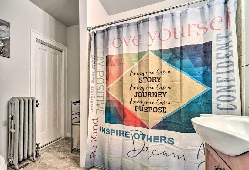 Elegant Detroit Home W/ Yard ~ 5 Mi To Dtwn!