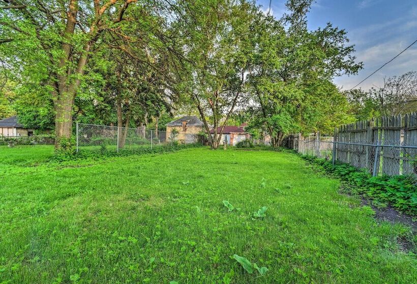 Elegant Detroit Home W/ Yard ~ 5 Mi To Dtwn!