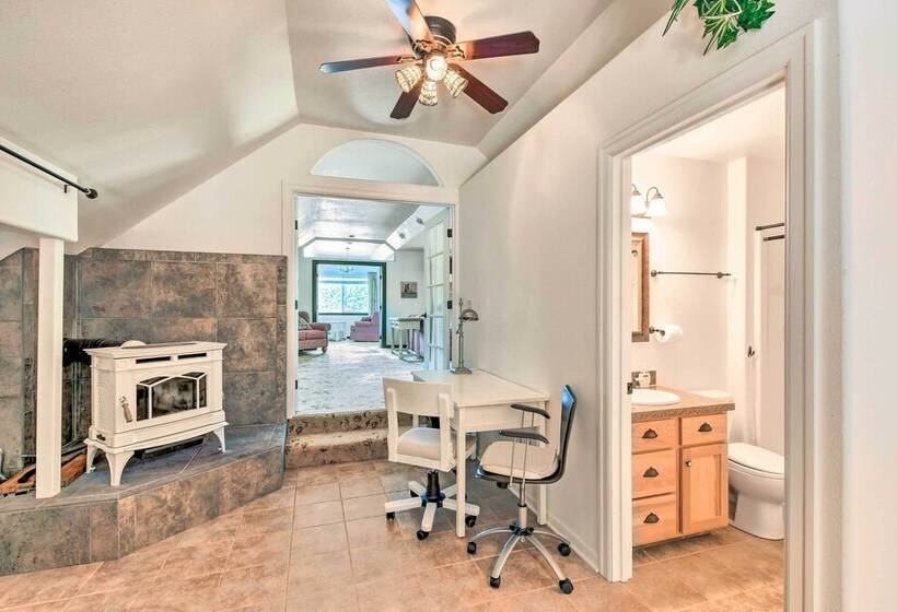 Chehalis Retreat W/ Scenic Views!