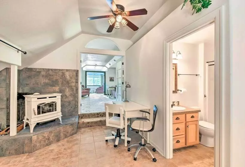 Chehalis Retreat W/ Scenic Views!