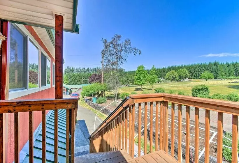 Chehalis Retreat W/ Scenic Views!
