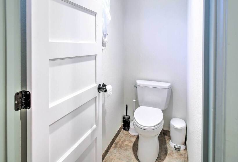 Chehalis Retreat W/ Scenic Views!