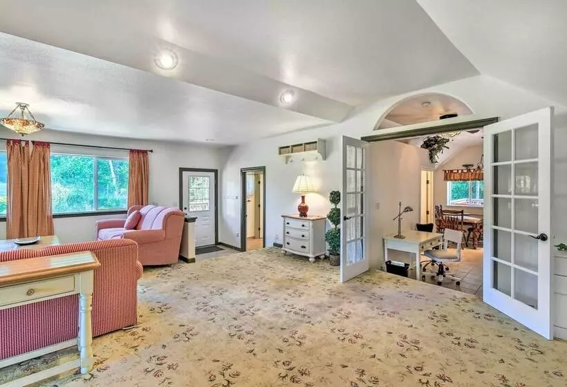 Chehalis Retreat W/ Scenic Views!