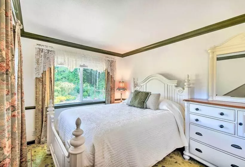 Chehalis Retreat W/ Scenic Views!