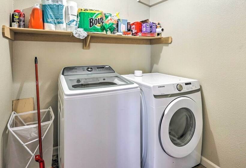 Family Friendly Hot Springs Hideaway W/ Yard!