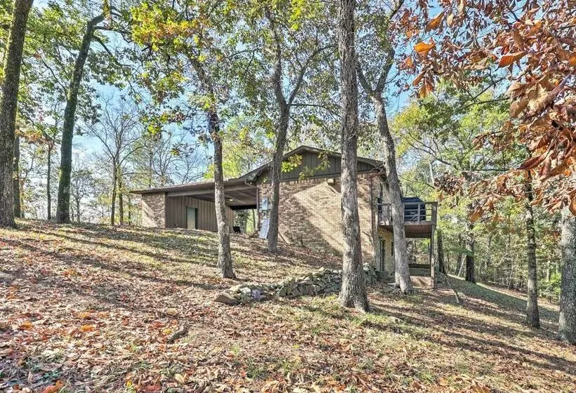 Family Friendly Hot Springs Hideaway W/ Yard!