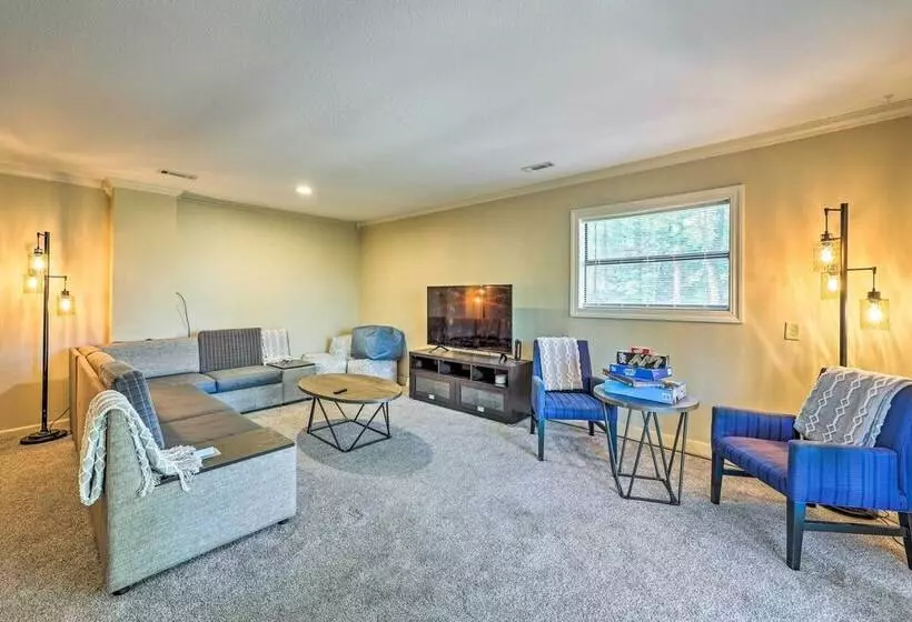 Family Friendly Hot Springs Hideaway W/ Yard!