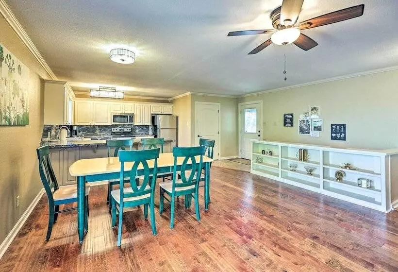 Family Friendly Hot Springs Hideaway W/ Yard!