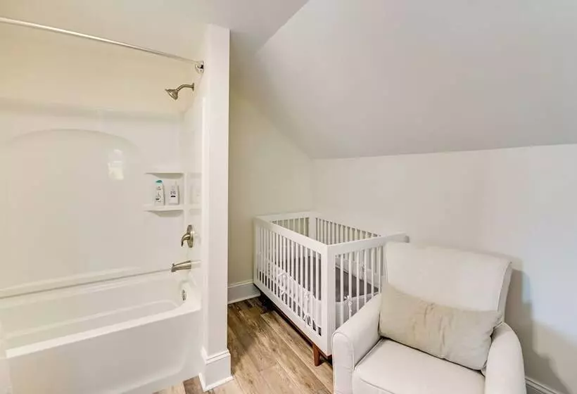 Finger Lakes Vacation Rental W/ Hot Tub & Pool