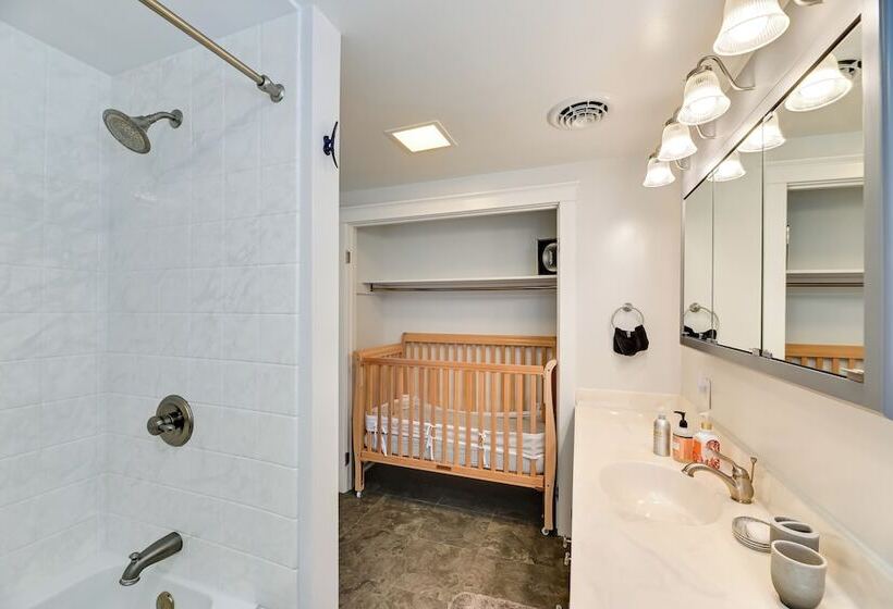 Finger Lakes Vacation Rental W/ Hot Tub & Pool