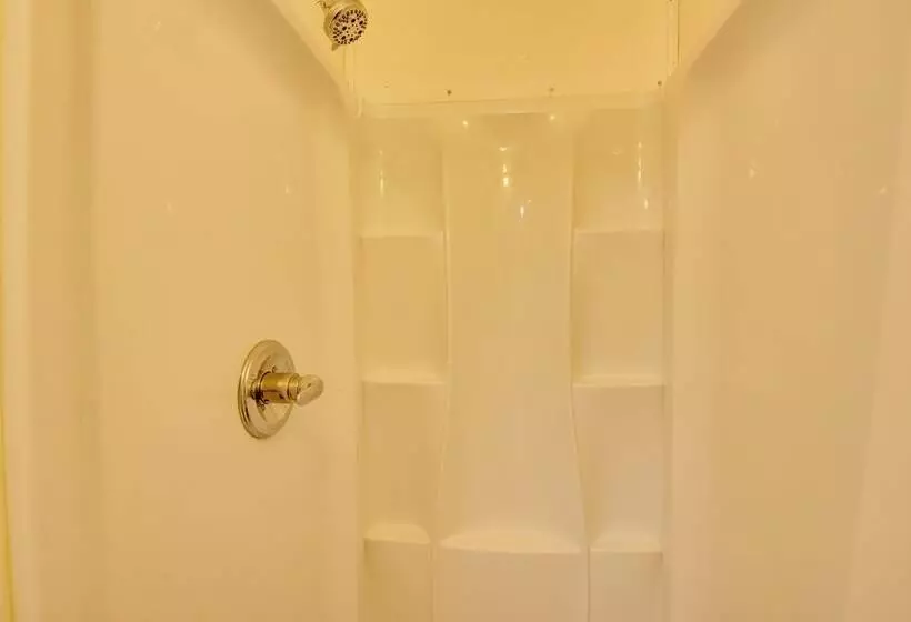 Hayesville Cottage On 20 Acre Farm W/ Fish Pond!