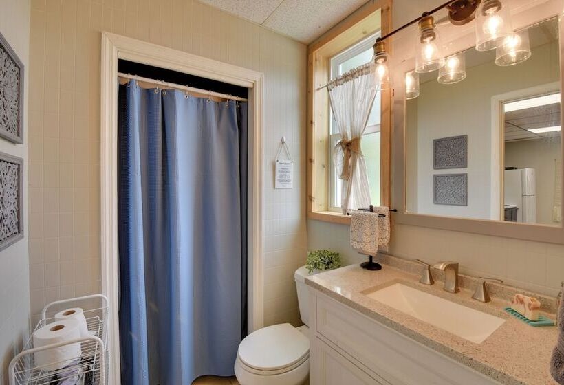 Hayesville Cottage On 20 Acre Farm W/ Fish Pond!