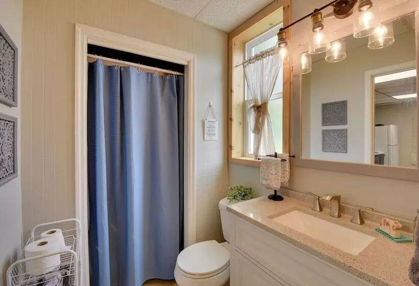 Hayesville Cottage On 20 Acre Farm W/ Fish Pond!