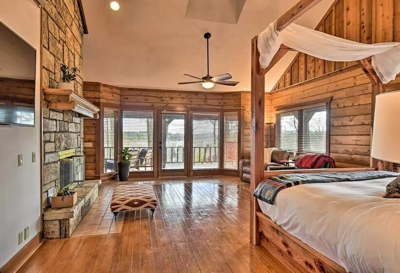 Hot Tub, Grill: Hilltop Log Cabin In Hot Springs!