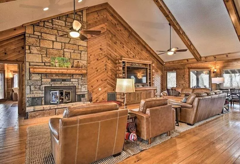 Hot Tub, Grill: Hilltop Log Cabin In Hot Springs!