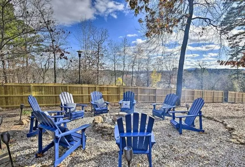 Hot Tub, Grill: Hilltop Log Cabin In Hot Springs!
